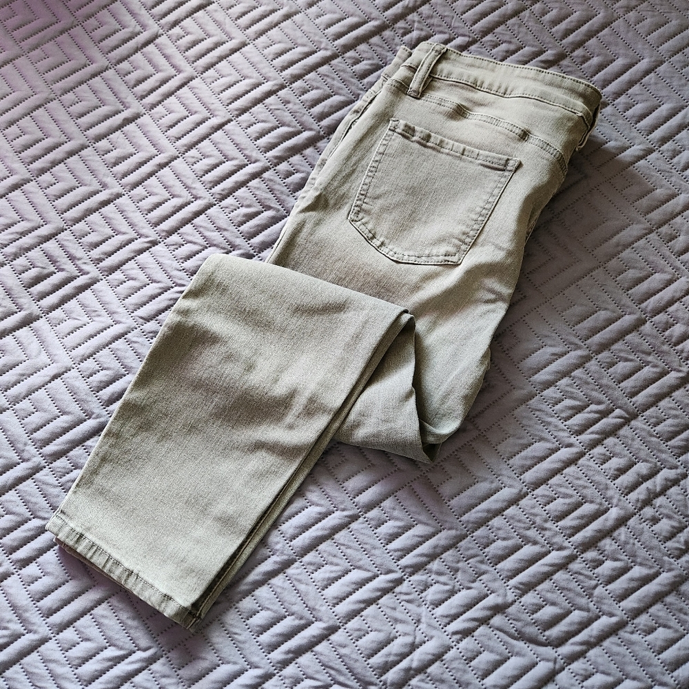 Gray Capri Pant